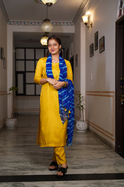Santoon Suit With Chiffon Lahariya Dupatta