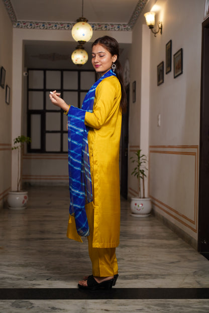 Santoon Suit With Chiffon Lahariya Dupatta
