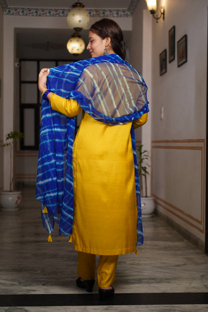 Santoon Suit With Chiffon Lahariya Dupatta