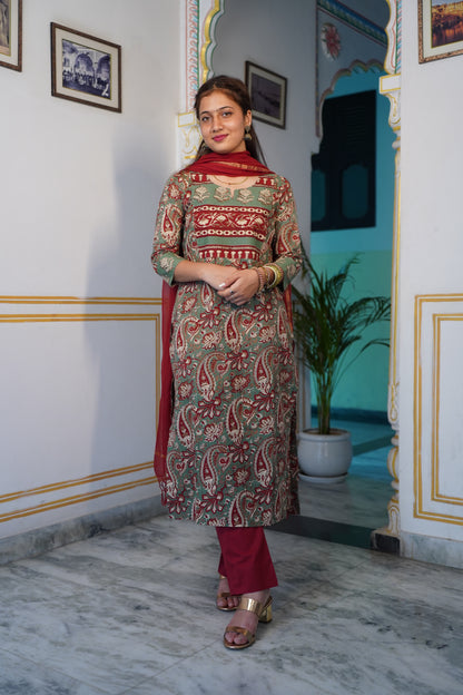 GULLISTHA Cotton Suit Set With Yoke And Border On Neck And On Sleeves With Plan Kota Doriya Dupatta