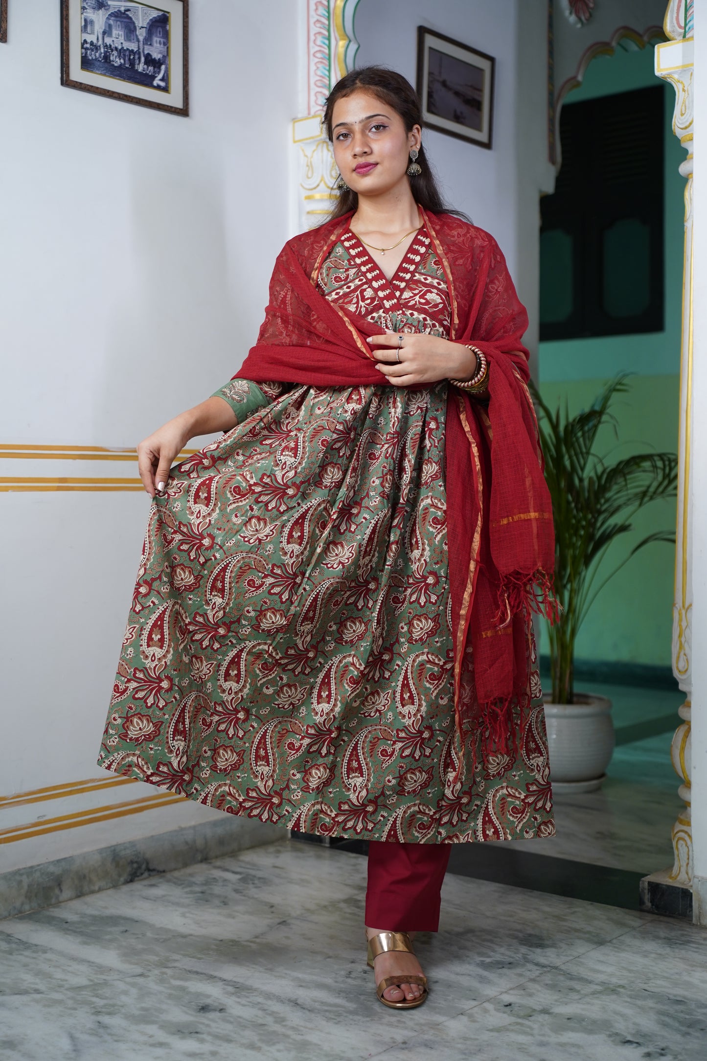 GULLISTHA Cotton Suit Set And Border On Neck And On Sleeves With Plan Kota Doriya Dupatta