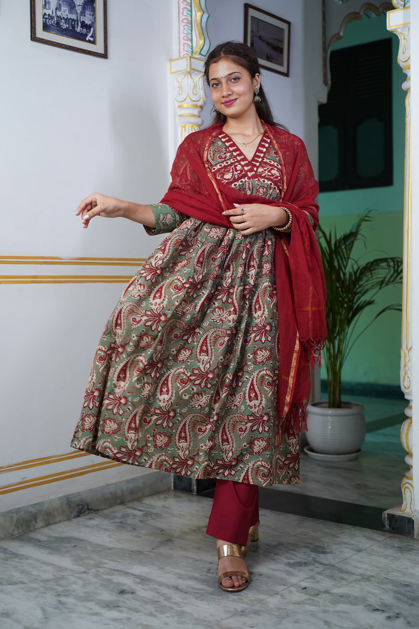 GULLISTHA Cotton Suit Set And Border On Neck And On Sleeves With Plan Kota Doriya Dupatta