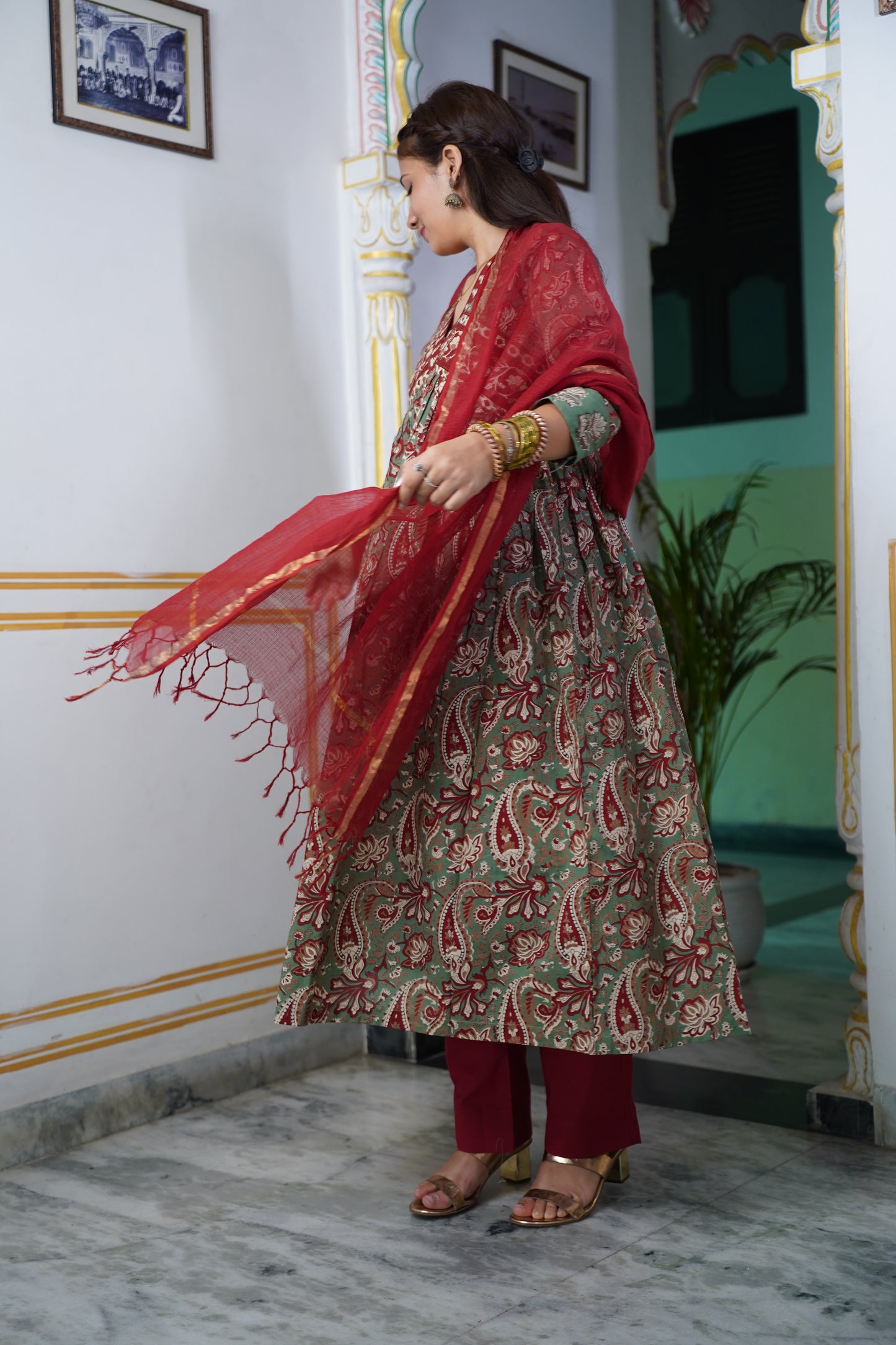 GULLISTHA Cotton Suit Set And Border On Neck And On Sleeves With Plan Kota Doriya Dupatta