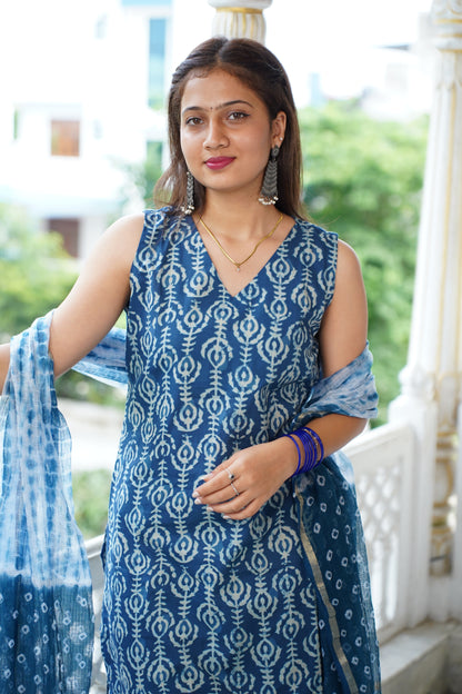 Neelgiri 2 handblock straight fit kurti with plain pant and Plan kota doriya dupatta or Shibori Bhandej Dupatta