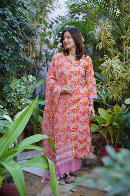 "Kasriya Noor" Straight Kurta and plan Pant with Kota doriya dupatta