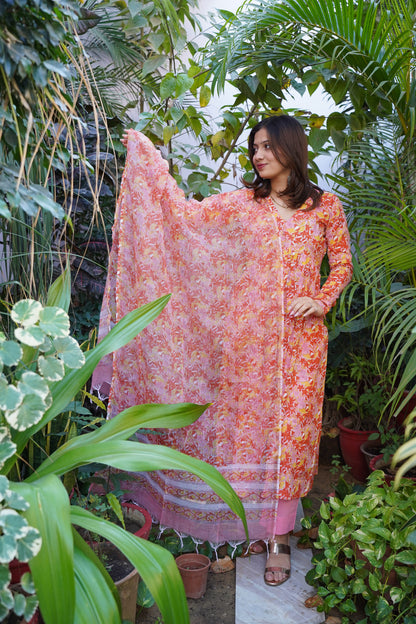 "Kasriya Noor" Alia Kurta and plan Pant with Kota doriya dupatta