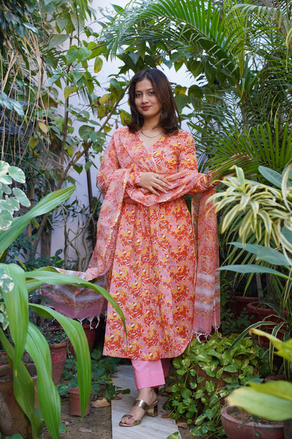 "Kasriya Noor" Alia Kurta and plan Pant with Kota doriya dupatta