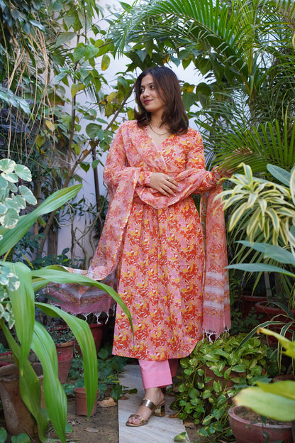 "Kasriya Noor" Alia Kurta and plan Pant with Kota doriya dupatta