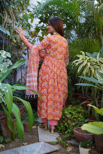 "Kasriya Noor" Alia Kurta and plan Pant with Kota doriya dupatta
