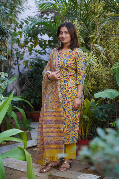 "Suhani" Straight Kurta and plan Pant with Kota doriya dupatta