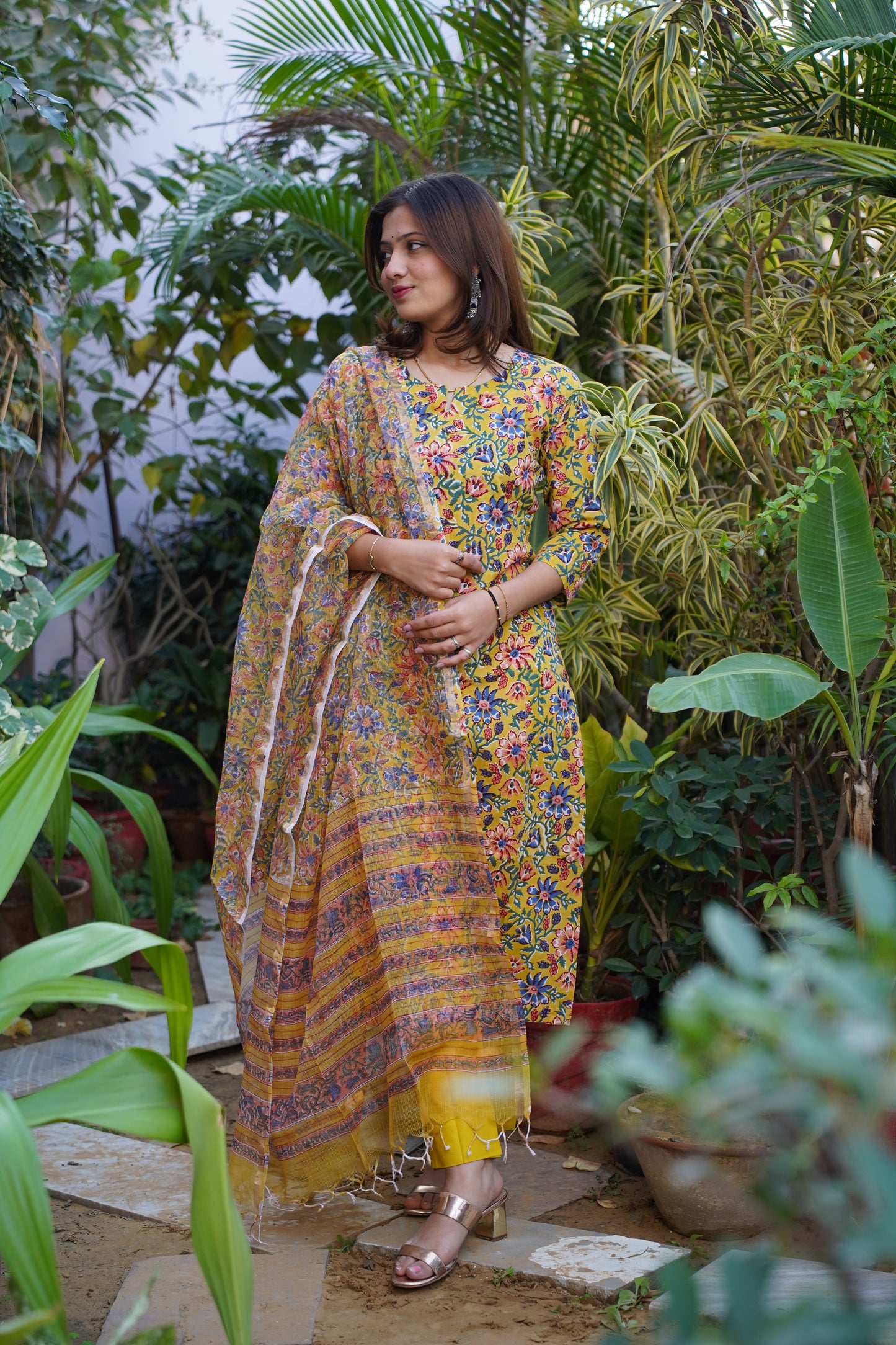 "Suhani" Straight Kurta and plan Pant with Kota doriya dupatta