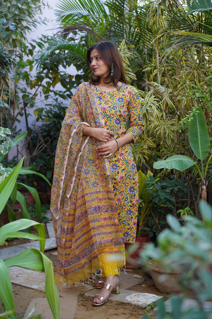 "Suhani" Straight Kurta and plan Pant with Kota doriya dupatta