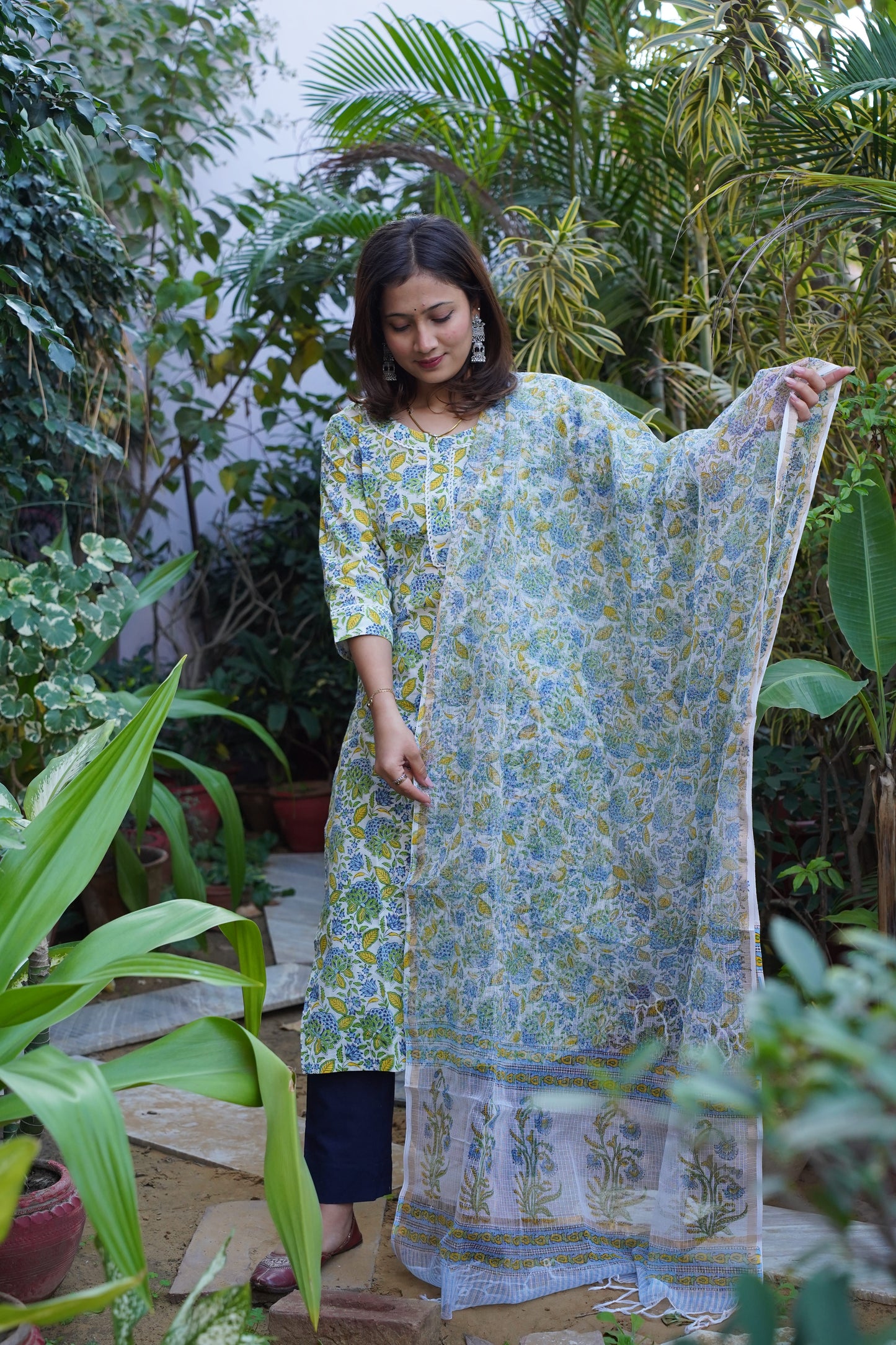 "AAFREEN" Straight Kurta and plan Pant with Kota doriya dupatta
