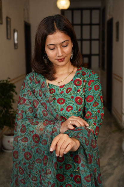 SAKHI Handblock Straight Kurti With Plain Pant And Kota Doriya Dupatta
