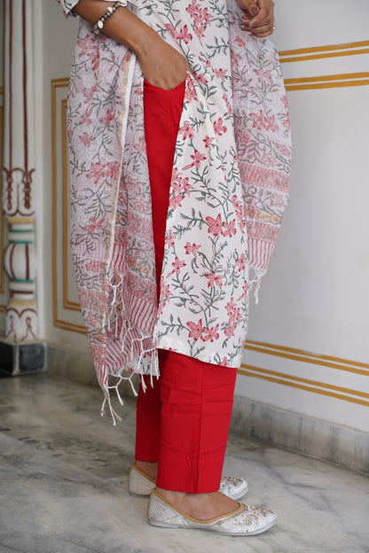 "DHUNKI"Handblock Straight Kurti With Plain Pant And Kota Doriya Dupatta