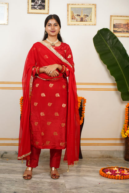 "SINDOOR" HO Silk kurti With Lining and Cotton Silk Pant With Chamunda Chiffon Golden Lace And Tussles Dupatta