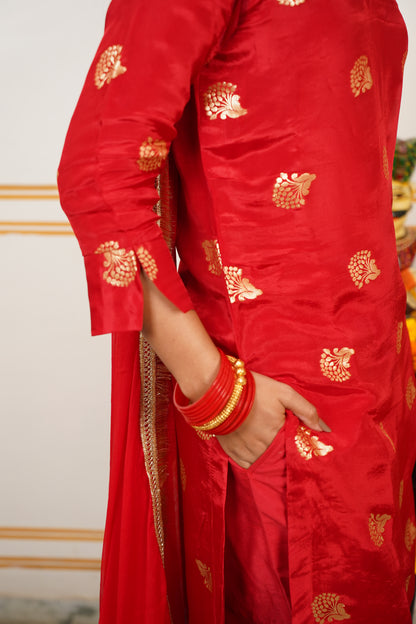 "SINDOOR" HO Silk kurti With Lining and Cotton Silk Pant With Chamunda Chiffon Golden Lace And Tussles Dupatta