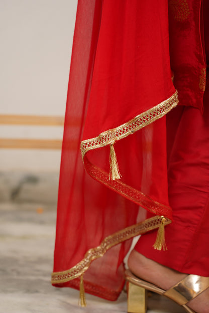 "SINDOOR" HO Silk kurti With Lining and Cotton Silk Pant With Chamunda Chiffon Golden Lace And Tussles Dupatta