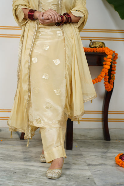 "SANGAMARMAR" HO Silk Kurti With Lining And Cotton Silk Pant With Chamunda Chiffon Golden Lace And Tussles Dupatta