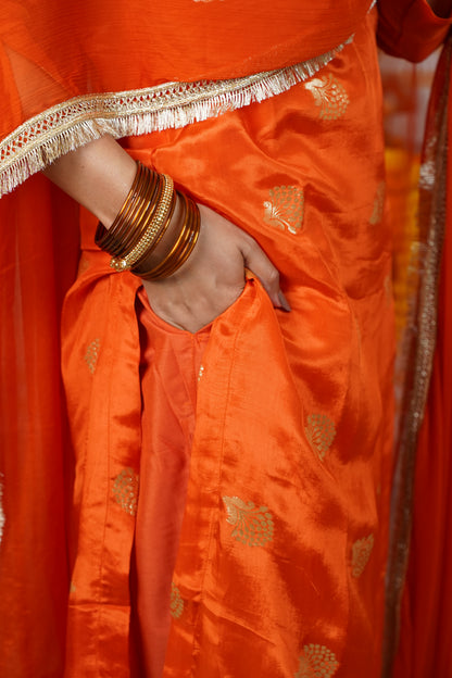"NAARANGEE" HO Silk Kurti With Lining And Cotton Silk Pant With Chamunda Chiffon Golden Lace And Tussles Dupatta