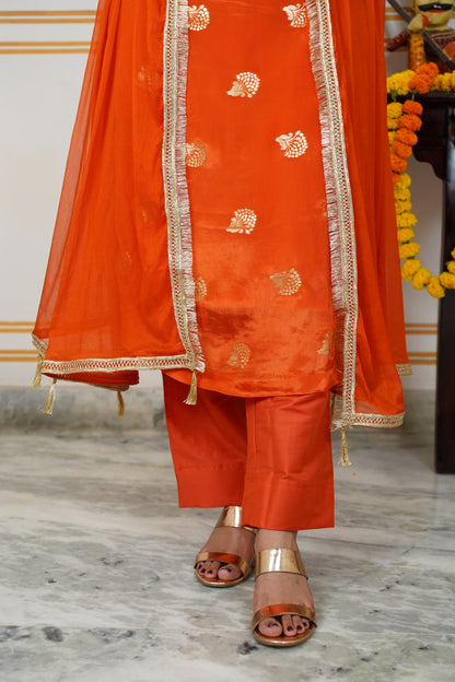 "NAARANGEE" HO Silk Kurti With Lining And Cotton Silk Pant With Chamunda Chiffon Golden Lace And Tussles Dupatta