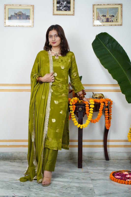 "AMAIRA" HO Silk Kurti With Lining And Cotton Silk Pent With Chamunda Chiffon Golden Lace And Tussles Dupatta