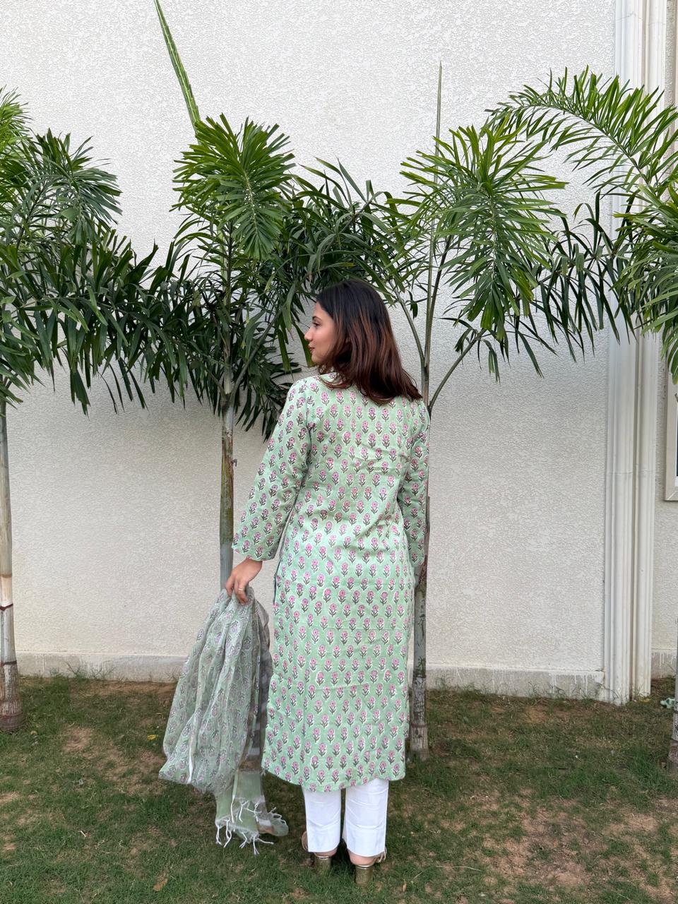 "HARINI" Straight Kurta and plan Pant with Kota doriya dupatta