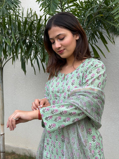 "HARINI" Straight Kurta and plan Pant with Kota doriya dupatta