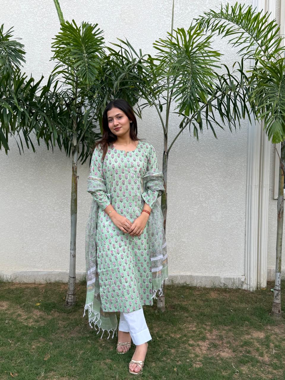 "HARINI" Straight Kurta and plan Pant with Kota doriya dupatta