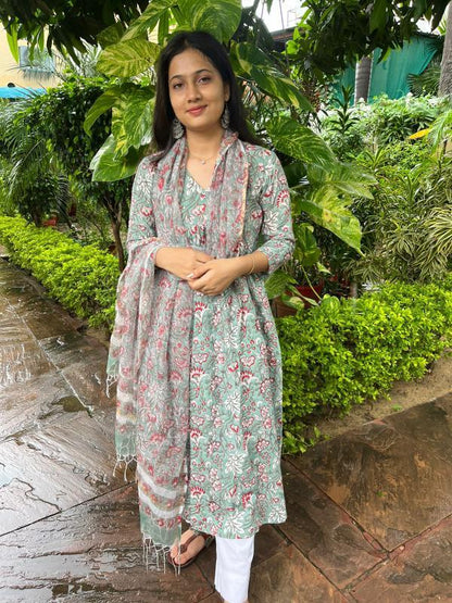 Green Red Glass Neck Handblock Print Alia Kurti with Plain Paint & Kota Doriya Dupatta